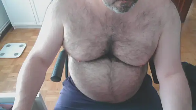 mikeyhotbear online show from April 28, 4:44 pm