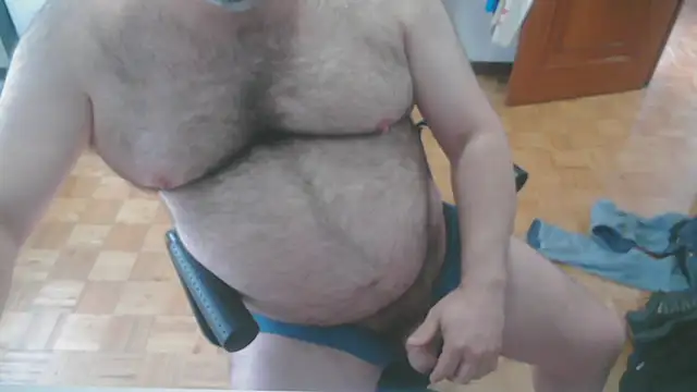 mikeyhotbear online show from April 27, 4:03 pm