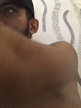 Snapshot of Alessandro__Rossi chatting on December 23, 2:50 pm Alessandro Rossi online show from December 23, 2:50 pm