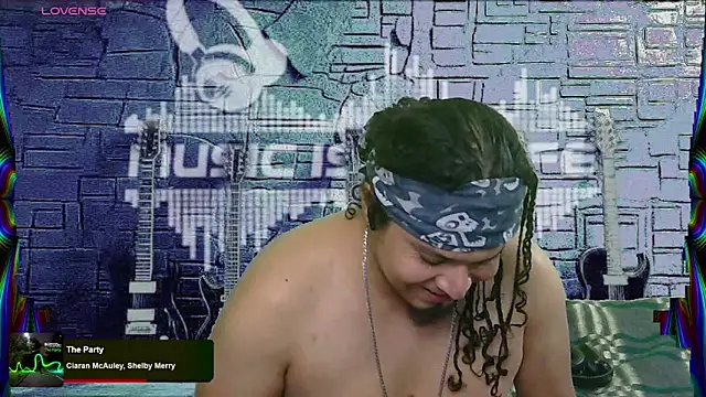 Snapshot of chino_roz chatting on February 5, 8:00 am chino roz online show from February 5, 8:00 am