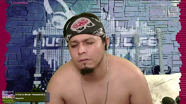 Snapshot of chino_roz chatting on December 18, 2:21 am chino roz online show from December 18, 2:21 am