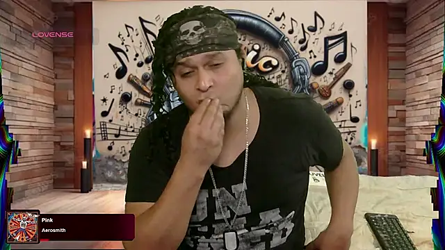 Snapshot of chino_roz chatting on March 11, 7:37 am chino roz online show from March 11, 7:37 am