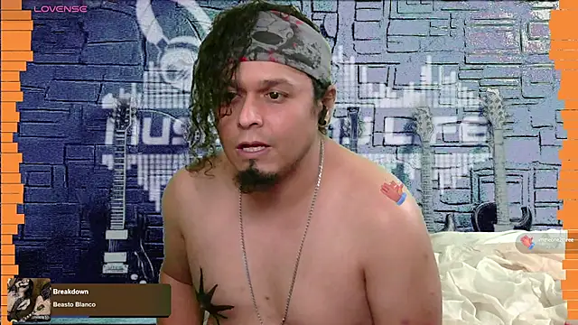 Snapshot of chino_roz chatting on December 25, 1:10 am chino roz online show from December 25, 1:10 am