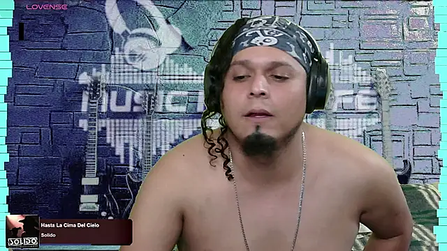 Snapshot of chino_roz chatting on January 4, 9:54 am chino roz online show from January 4, 9:54 am