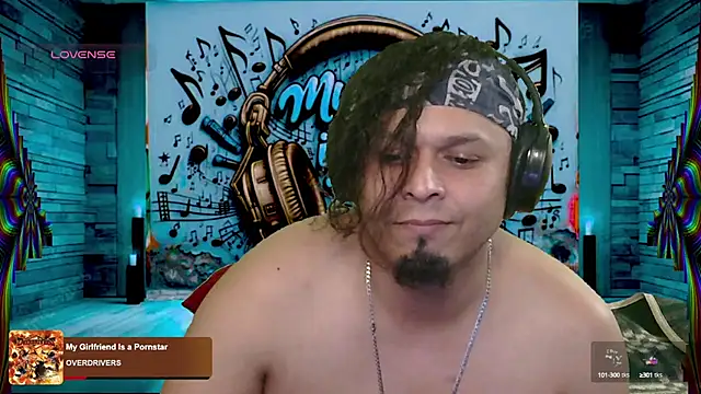 Snapshot of chino_roz chatting on March 17, 1:03 am chino roz online show from March 17, 1:03 am