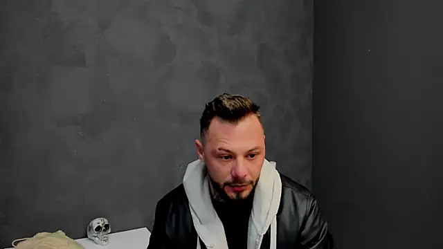 Snapshot of BrianHunts chatting on December 23, 5:49 am BrianHunts online show from December 23, 5:49 am