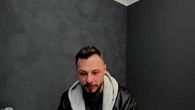 Snapshot of BrianHunts chatting on December 28, 6:28 am BrianHunts online show from December 28, 6:28 am