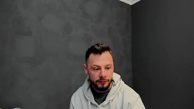 Snapshot of BrianHunts chatting on December 25, 5:05 am BrianHunts online show from December 25, 5:05 am