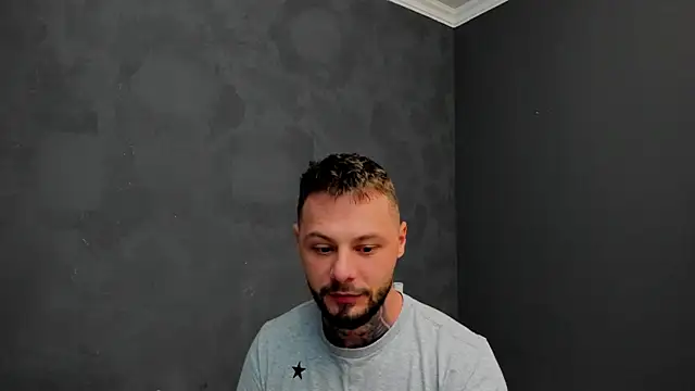 Snapshot of BrianHunts chatting on December 10, 6:54 am BrianHunts online show from December 10, 6:54 am