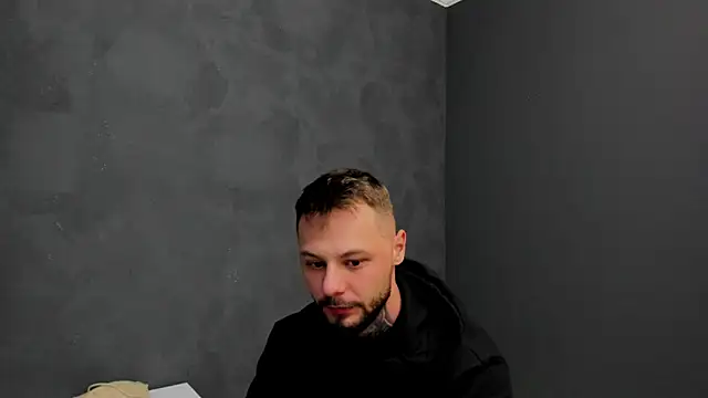 Snapshot of BrianHunts chatting on December 12, 6:47 am BrianHunts online show from December 12, 6:47 am