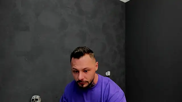 Snapshot of BrianHunts chatting on January 11, 6:24 am BrianHunts online show from January 11, 6:24 am