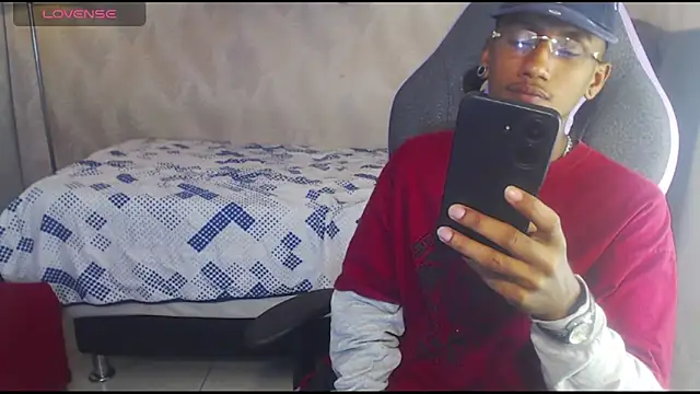 Snapshot of ManSant chatting on December 24, 3:58 pm ManSant online show from December 24, 3:58 pm