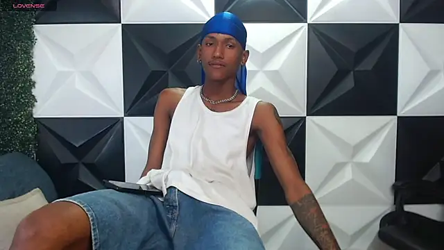Snapshot of ManSant chatting on February 7, 3:41 pm ManSant online show from February 7, 3:41 pm