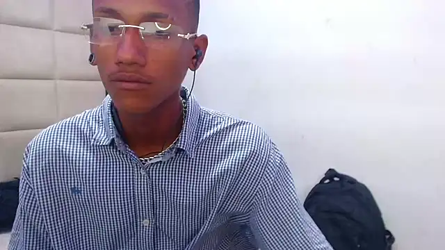Snapshot of ManSant chatting on February 5, 2:05 pm ManSant online show from February 5, 2:05 pm