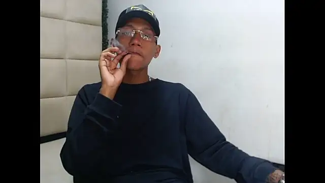Snapshot of ManSant chatting on February 8, 2:38 pm ManSant online show from February 8, 2:38 pm