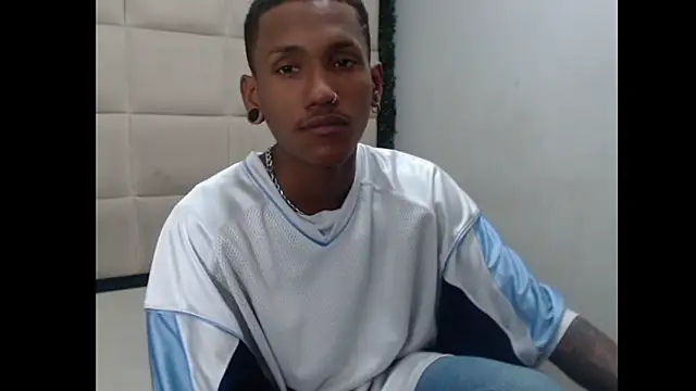 Snapshot of ManSant chatting on February 13, 2:31 pm ManSant online show from February 13, 2:31 pm