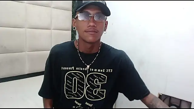 Snapshot of ManSant chatting on December 3, 2:49 pm ManSant online show from December 3, 2:49 pm