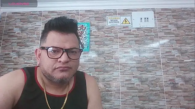 Snapshot of SexDiffrent chatting on October 25, 4:31 pm SexDiffrent online show from October 25, 4:31 pm