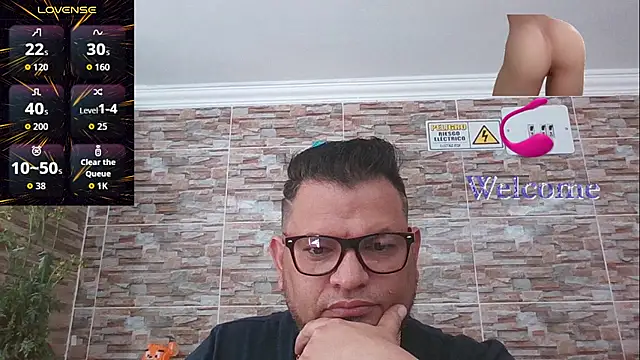 Snapshot of SexDiffrent chatting on November 1, 8:02 pm SexDiffrent online show from November 1, 8:02 pm