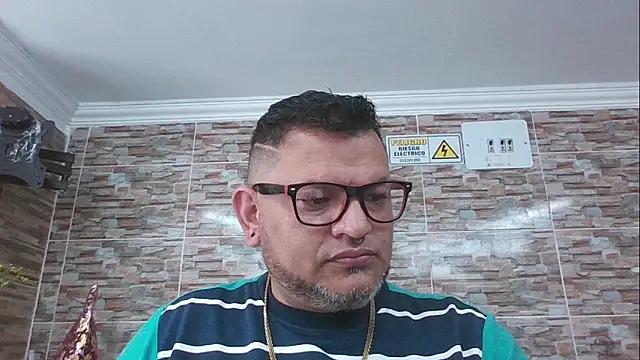 Snapshot of SexDiffrent chatting on October 31, 6:33 pm SexDiffrent online show from October 31, 6:33 pm