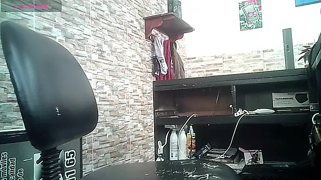 Snapshot of SexDiffrent chatting on October 18, 7:08 pm SexDiffrent online show from October 18, 7:08 pm