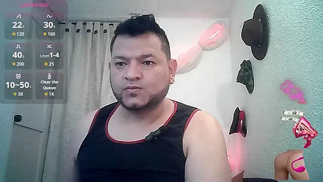Snapshot of SexDiffrent chatting on September 15, 2:40 pm SexDiffrent online show from September 15, 2:40 pm