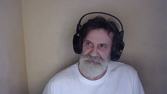 Snapshot of AlexNudo chatting on February 6, 9:11 am AlexNudo online show from February 6, 9:11 am
