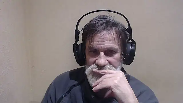Snapshot of AlexNudo chatting on January 8, 3:17 pm AlexNudo online show from January 8, 3:17 pm