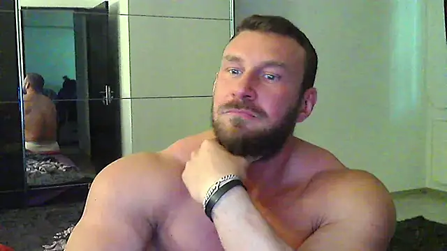 muscularkevin online show from April 24, 1:35 pm