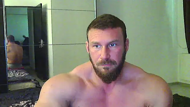 muscularkevin online show from April 4, 1:52 pm