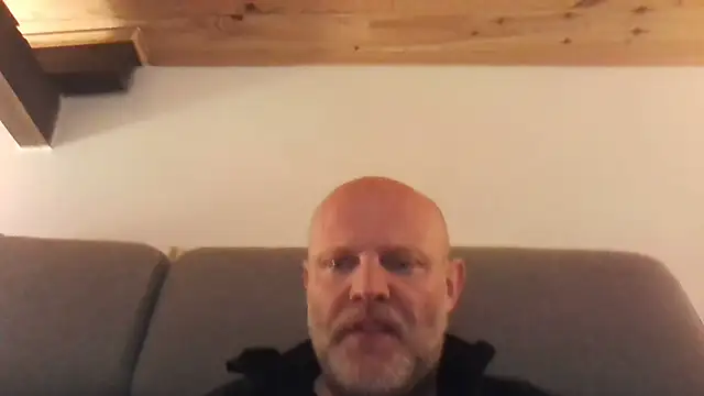 davigochi77bcn online show from April 12, 7:48 pm