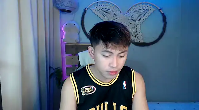 Snapshot of princeJayX chatting on December 2, 11:10 am princeJayX online show from December 2, 11:10 am