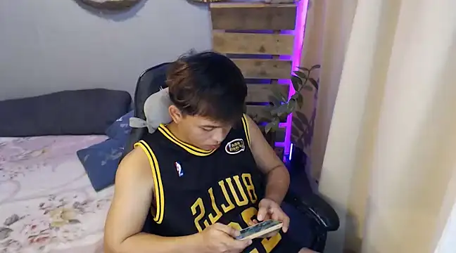 Snapshot of princeJayX chatting on December 17, 11:06 am princeJayX online show from December 17, 11:06 am