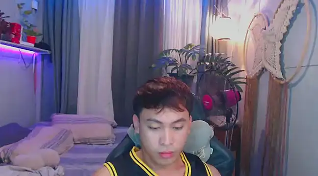 Snapshot of princeJayX chatting on February 3, 7:10 pm princeJayX online show from February 3, 7:10 pm