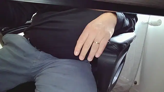 scorviergexh online show from April 2, 4:37 pm