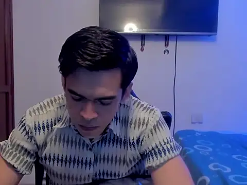 Snapshot of Lucian_Gomez_ chatting on October 24, 10:22 pm Lucian Gomez  online show from October 24, 10:22 pm