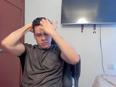 Snapshot of Lucian_Gomez_ chatting on October 5, 7:29 pm Lucian Gomez  online show from October 5, 7:29 pm