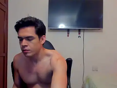 Snapshot of Lucian_Gomez_ chatting on October 20, 6:45 pm Lucian Gomez  online show from October 20, 6:45 pm