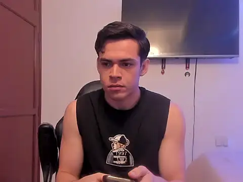 Snapshot of Lucian_Gomez_ chatting on October 13, 6:47 pm Lucian Gomez  online show from October 13, 6:47 pm