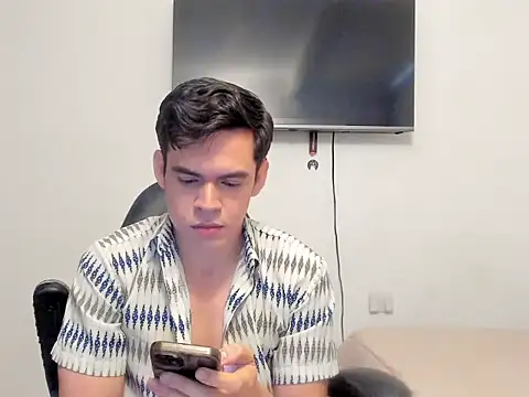 Snapshot of Lucian_Gomez_ chatting on October 17, 8:46 pm Lucian Gomez  online show from October 17, 8:46 pm