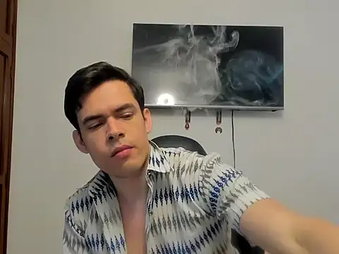 Snapshot of Lucian_Gomez_ chatting on October 16, 7:11 pm Lucian Gomez  online show from October 16, 7:11 pm