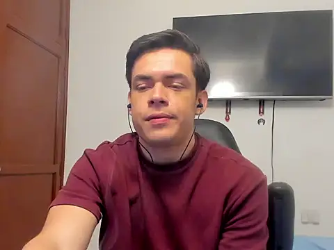 Snapshot of Lucian_Gomez_ chatting on October 8, 8:46 pm Lucian Gomez  online show from October 8, 8:46 pm
