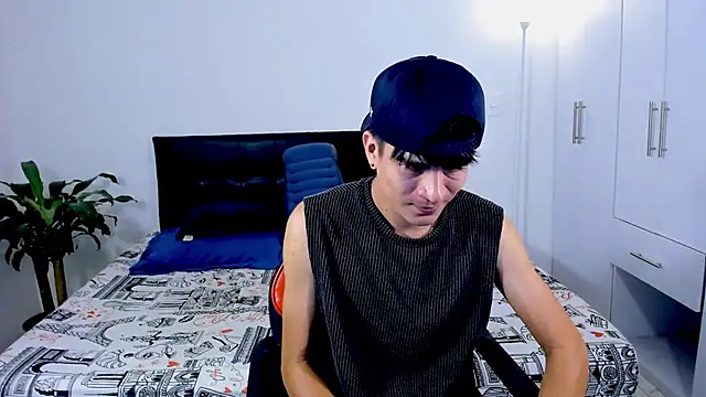Snapshot of Eiden_allenx chatting on December 23, 11:47 am Eiden allenx online show from December 23, 11:47 am