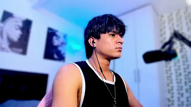 Snapshot of Eiden_allenx chatting on October 12, 8:14 pm Eiden allenx online show from October 12, 8:14 pm