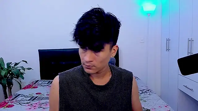 Snapshot of Eiden_allenx chatting on February 10, 1:03 am Eiden allenx online show from February 10, 1:03 am