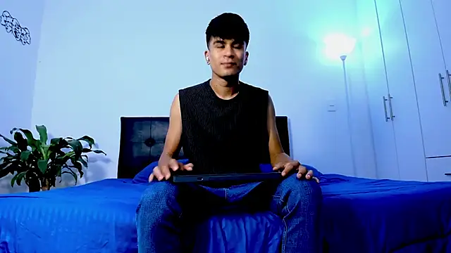 Snapshot of Eiden_allenx chatting on December 5, 9:39 am Eiden allenx online show from December 5, 9:39 am