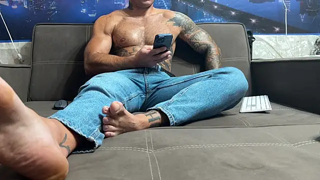 Snapshot of Mr_YourGod chatting on October 14, 3:57 am Mr YourGod online show from October 14, 3:57 am