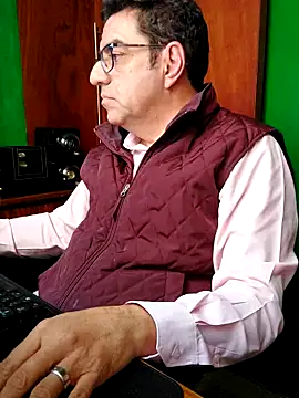 FernandoReuterG online show from February 4, 10:38 pm