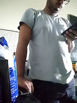 thebrownboi01 online show from April 8, 1:50 am