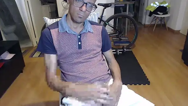 Snapshot of guachin_hunk chatting on October 4, 4:06 am guachin hunk online show from October 4, 4:06 am